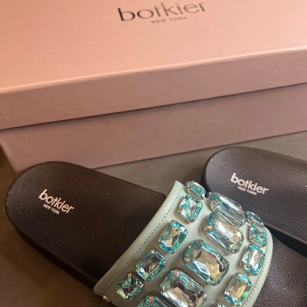 Botkier Black and Blue Sandals with Elegant Design - Picture 3 of 3
